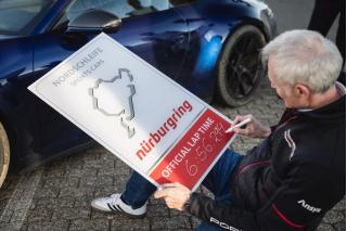 Η Porsche 911 GT3 έγινε το ταχύτερο manual αυτοκίνητο στο Nurburgring